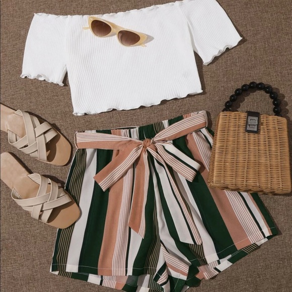 SHEIN Belted Striped Shorts Pink - Picture 2 of 5